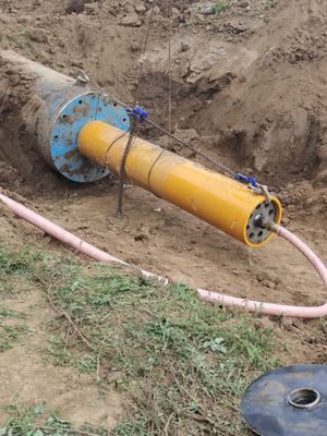 Çubukları karıştırmak için turuncu kabuklu sürücü makinesi